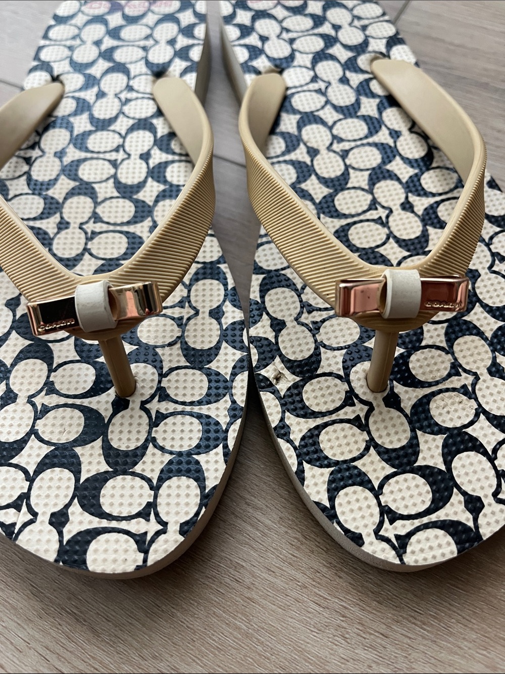 Coach Amel Signature C Flip Flops - Picture 4 of 8